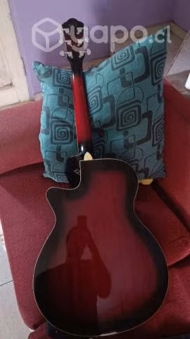 Guitarra electroacústica IBANEZ modelo aeg8e trs