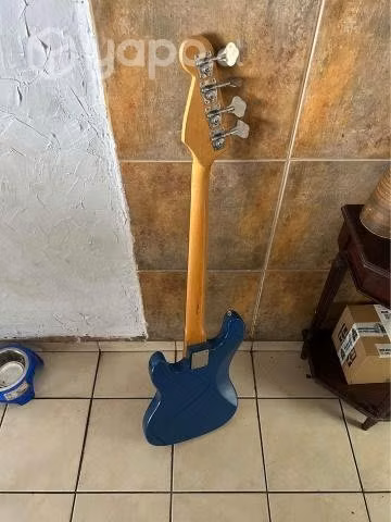 Bajo Steeler