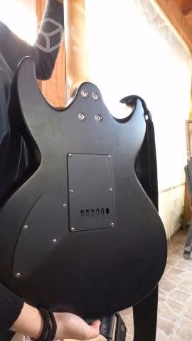 Guitarra Eléctrica Peavey Extreme Black - Imagen 4