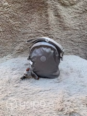 Mochila Kipling Ives Mini Metallic - Imagen 3