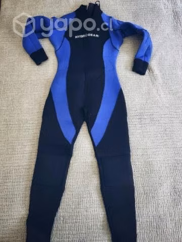 Traje de buceo en excelente estado