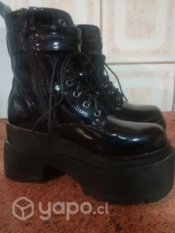 Botas zapatos