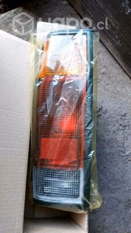 Foco trasero izquierdo Nissan D-21