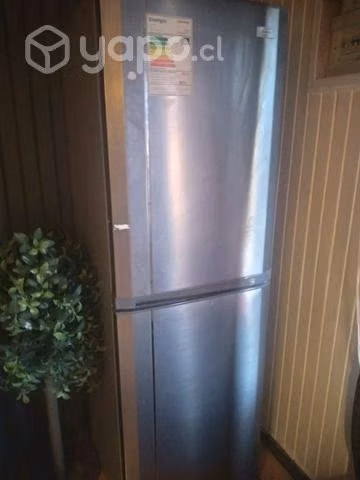 Refrigerador prácticamente nuevo