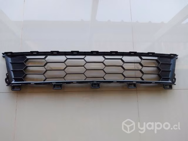 Rejilla de parachoque Mitsubishi L