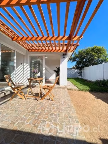 Serena Oriente, Amplia y cómoda casa
