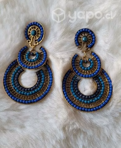 Aros colgantes en azul y dorado sin uso