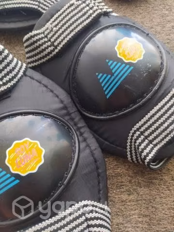 Casco + coderas + rodilleras