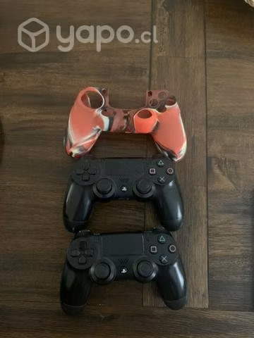 2 mandos usados de Playstation 4 + mas funda