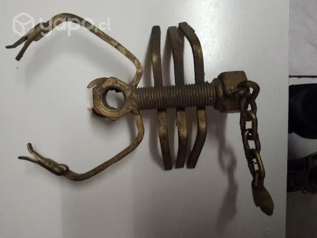 Escorpión de metal , materiales reciclados