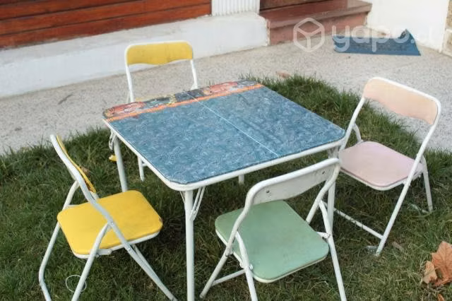 Mesa y 4 sillas de niños - de 1 a 9 años