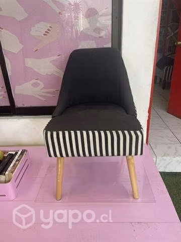 Poltrona blanca rayas negras