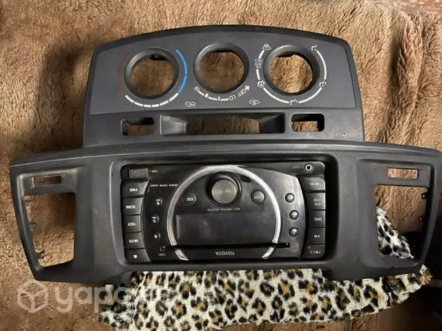 Bisel y radio hilux