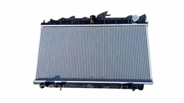 Radiador de motor Nissan Primera año 1996/2007