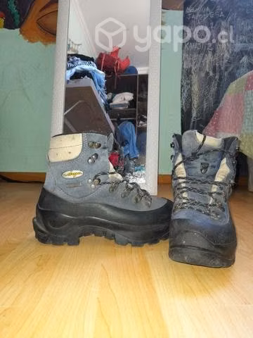 Zapatos alta montaña LoWa talla 36