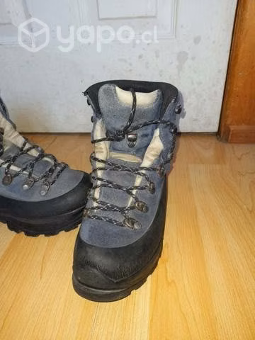 Zapatos alta montaña LoWa talla 36