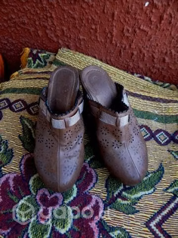 Elegantes Zapatos Suecos Marrones Con Tachas T37 - Imagen 2