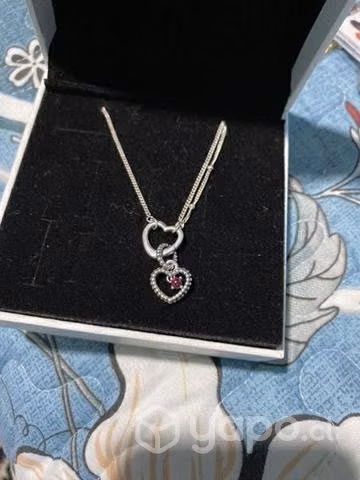 Collar Pandora con charm de corazón