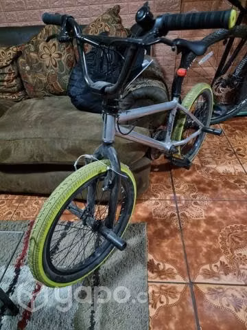 Bicicleta BMX deportiva - Imagen 3