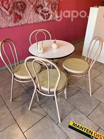 Mesas y sillas
