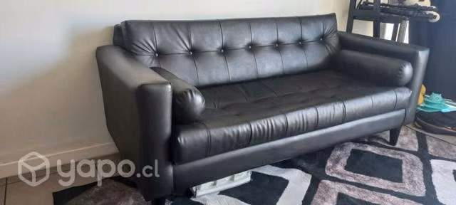 Sofá usado sin detalles