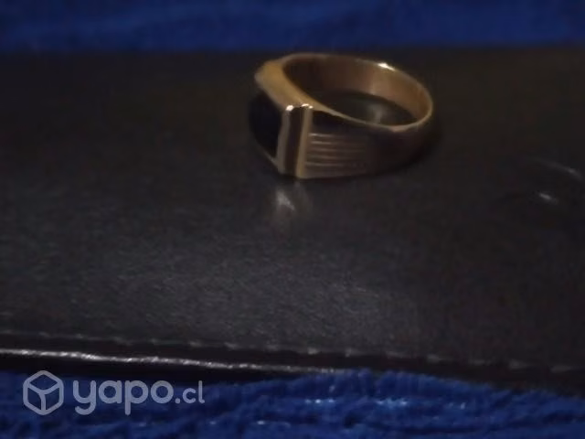 Anillo de oro solo