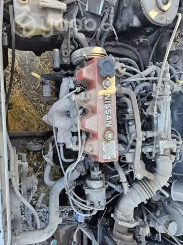 Motor nissan v16 tapa roja