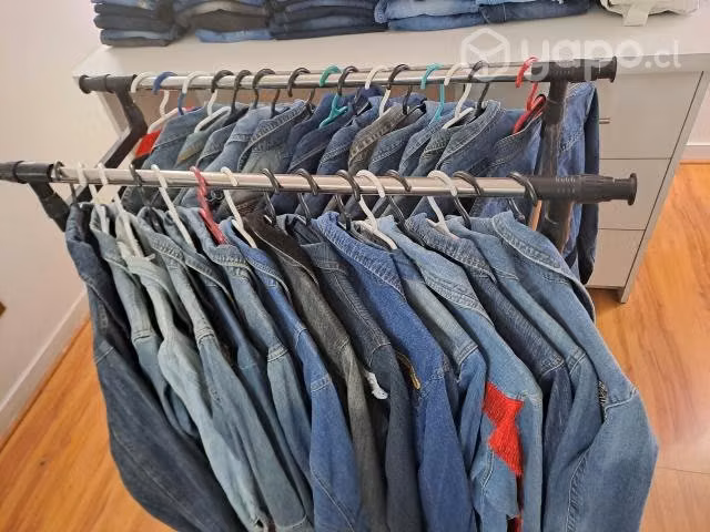 Jeans, chaquetas y jardineras de mezclilla