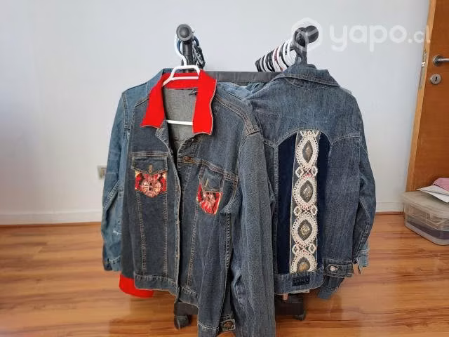 Jeans, chaquetas y jardineras de mezclilla