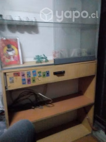 Vitrina de madera y vidrio puerta corredera