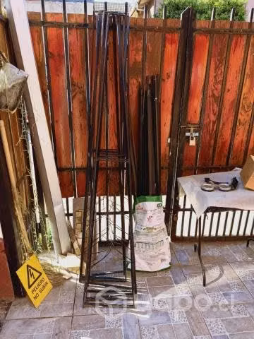Estructura pérgola sin toldo usado
