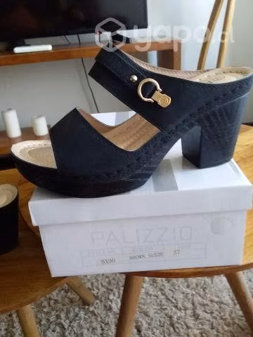 Sandalias negras con taco