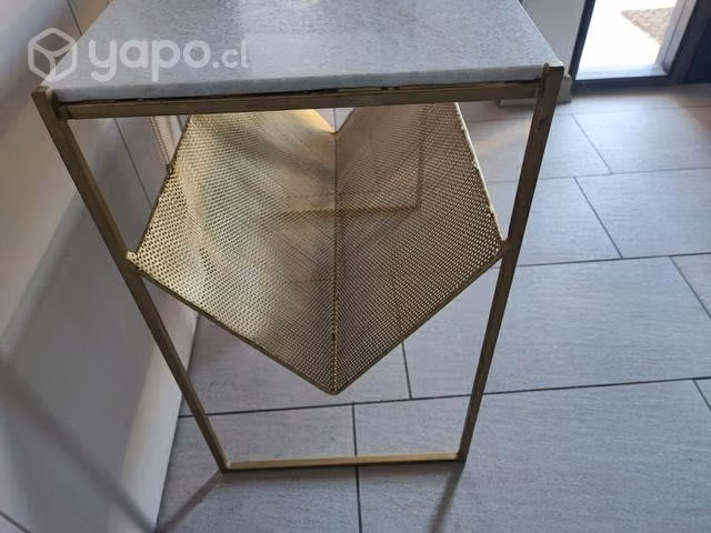 Mesa Lateral con cubierta de mármol