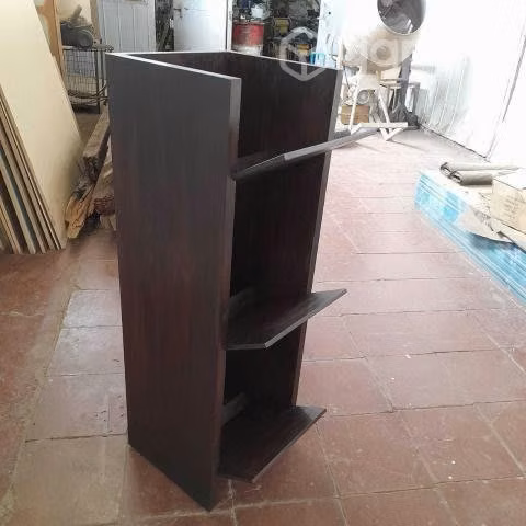Mueble vinilos inclinado