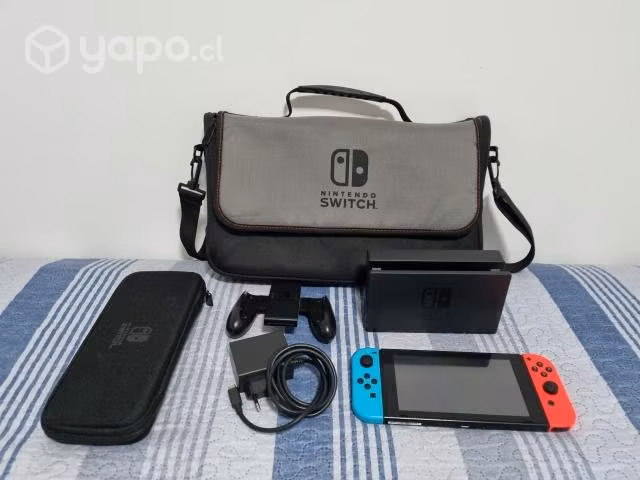 Nintendo Switch Neon + Bolso y estuche originales