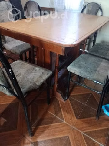 Comedor mesa de madera 6 sillas de fierro y tapiz