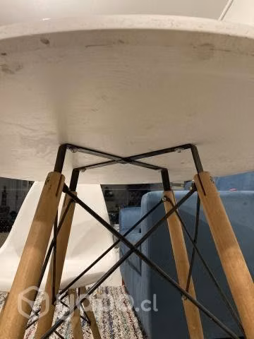Comedor redondo con 2 sillas tipo eames