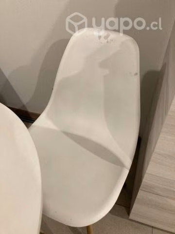 Comedor redondo con 2 sillas tipo eames