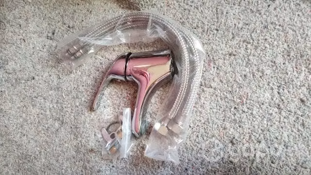 Llave de lavamanos nueva