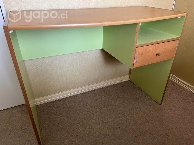 Escritorio de madera con color verde - Imagen 2