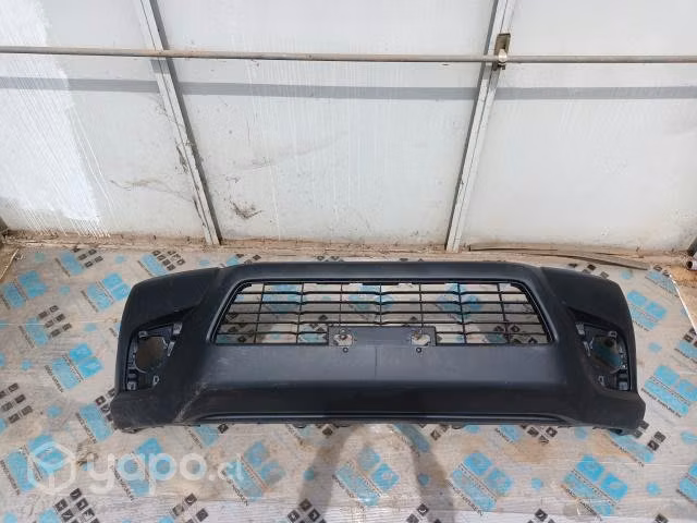 Parachoques delantero Toyota Hilux 2016-2019