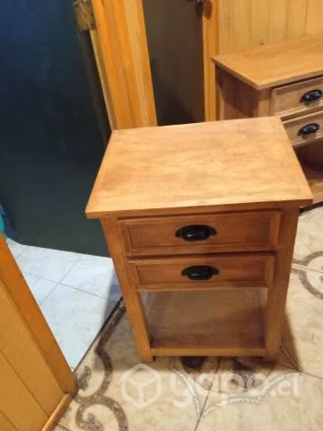 Dos veladores doble cajón en excelenente estado