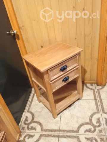 Dos veladores doble cajón en excelenente estado