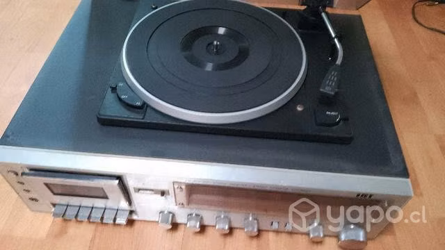 Equipo Irt con tocadiscos
