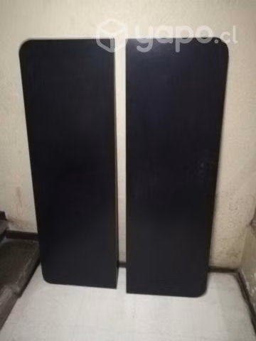 dos cubiertas de escritorio o meza.