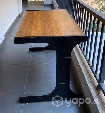 Escritorio de madera usado