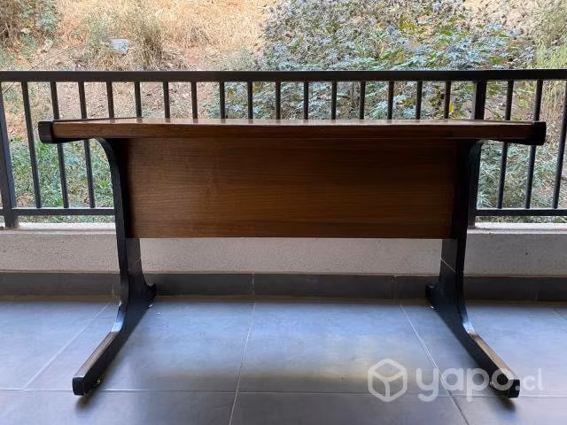 Escritorio de madera usado