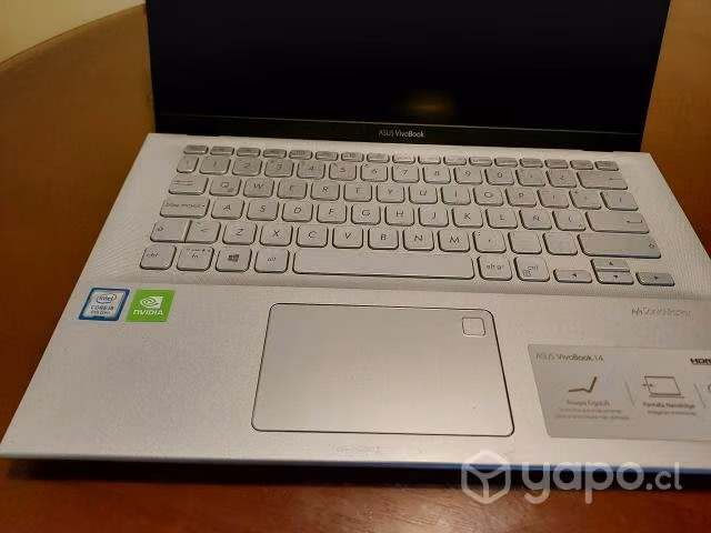 ASUS vivo book 14 512gb ssd 8 ram I5 8Gn
