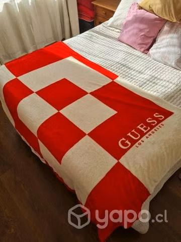 Manta/piecera Guess nueva polar