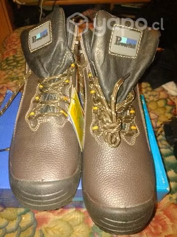 Zapatos de seguridad nuevos